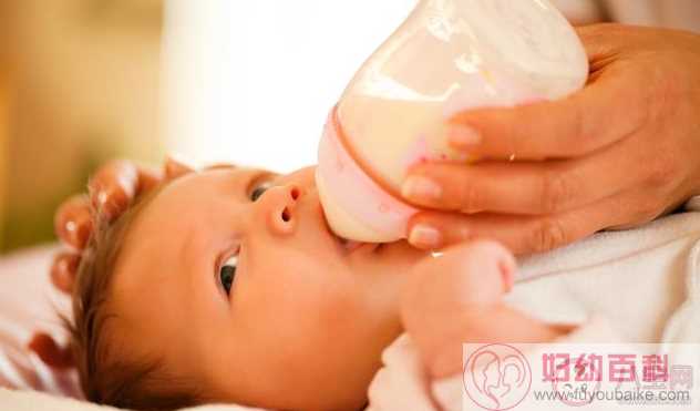 宝宝呛奶最佳抢救时间是什么时候 宝宝发生呛奶要怎么做