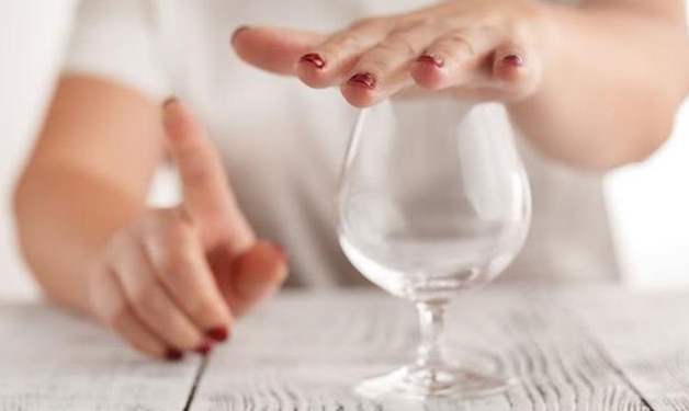 女性哺乳期可以喝酒吗 哺乳期喝酒的危害
