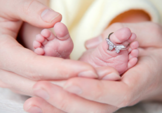 如何给宝宝正确剪指甲 给宝宝剪指甲要注意什么