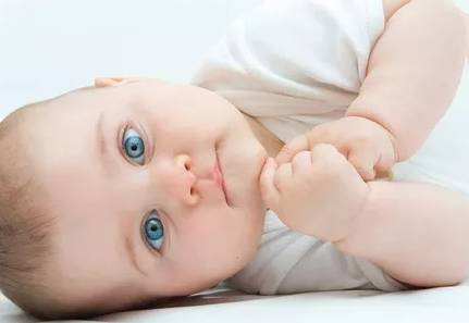 宝宝出生30天视力可以看多远 如何促进宝宝视力发育