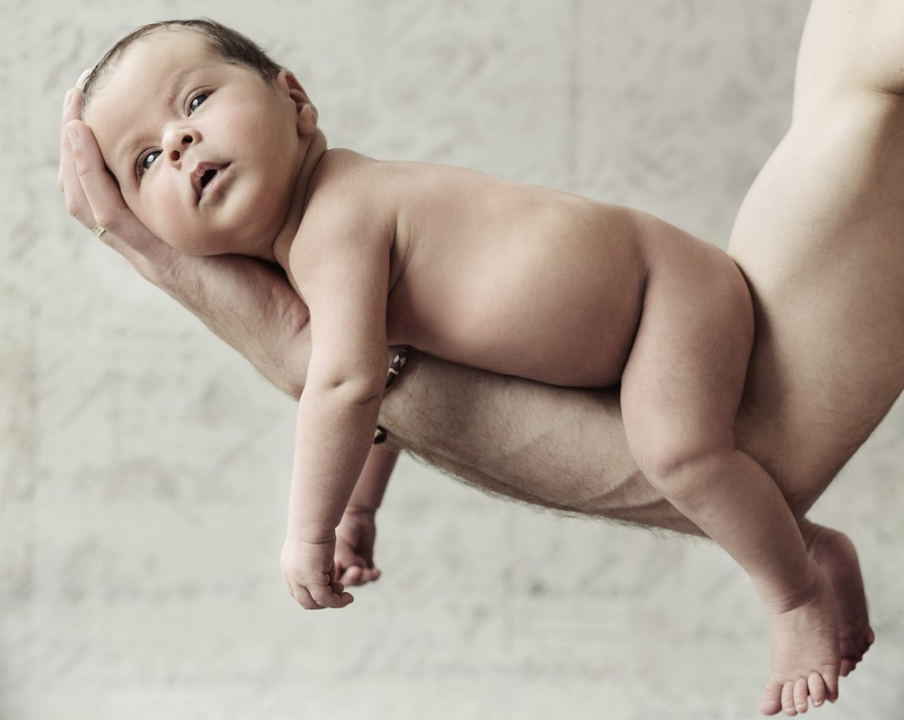 新生儿俯卧训练怎么做好 孩子不愿意俯卧训练正常吗