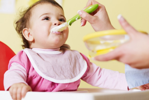 宝宝吃饭要追着喂怎么办 怎么让宝宝自主进食