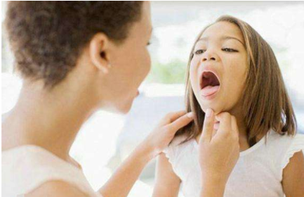 孩子为什么容易卡住喉咙 孩子被异物卡住喉咙的临床表现