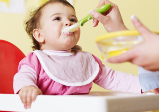 宝宝吃饭时需要喂水吗 吃饭时能喝汤吗