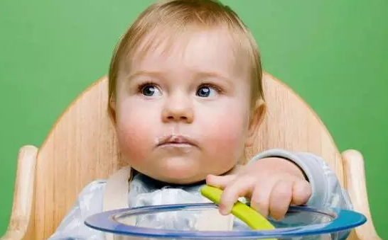 宝宝过早吃米饭的危害 宝宝过早吃米饭有什么影响