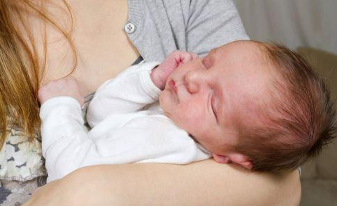 母乳性黄疸一定要停母乳吗 什么情况下母乳性黄疸需要停止母乳喂养