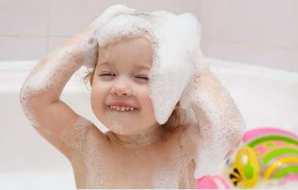 这三种洗发水会损害孩子头皮别再用了 孩子洗发水过敏怎么办