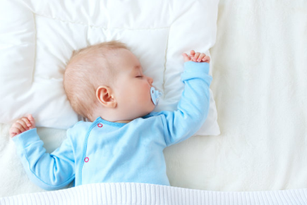 孩子喜欢歪着脖子睡要纠正吗 宝宝歪着头睡觉是怎么回事