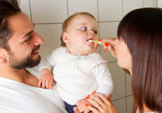 刷牙太晚是影响宝宝颜值的杀手 宝宝三岁之前就不用刷牙吗别耽误了