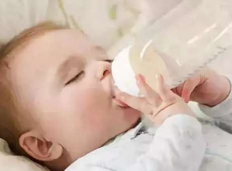 宝宝死活不肯吃奶粉该怎么办 宝宝为什么不爱吃奶粉