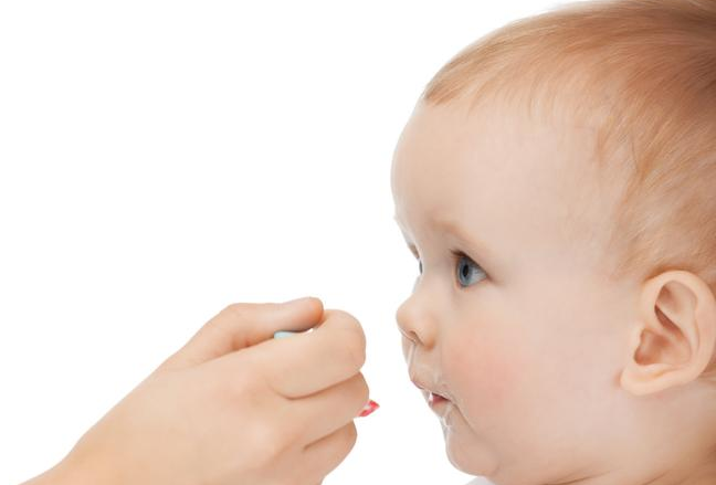宝宝吃米粉要吃多久 宝宝吃米粉是用勺子还是奶瓶