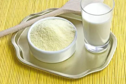 奶粉结块是什么原因 结块的奶粉还能喝吗