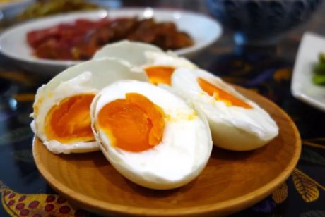 孕妇咸鸭蛋蛋黄可以吃吗 血糖高孕妇能吃咸鸭蛋吗