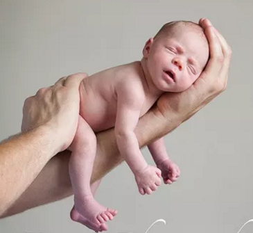 出生一个月的宝宝该如何护理  婴儿护理要注意什么
