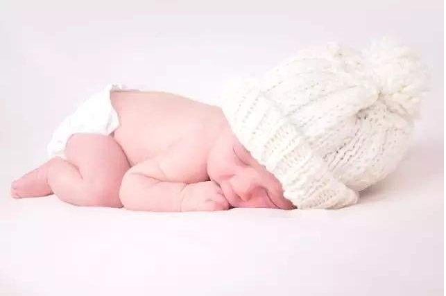 宝宝睡觉姿势和性格有关吗 怎么从睡觉姿势看出宝宝的性格