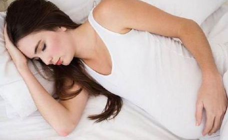 孕期睡姿该怎么睡 孕妇必须一夜保持左侧睡吗